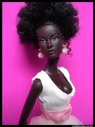 Una  muñeca negra  como yo/ A black doll like&nbsp;me
