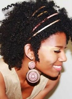 ¿Te sientes femenina con  el pelo natural o eres de las que se  pone miles de accesorios para sentirte más&nbsp;femenina?