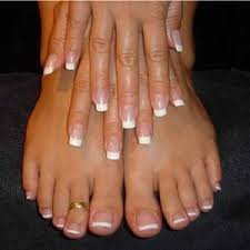 7 cosas importantes a tener en cuenta  antes de ponerte uñas&nbsp;postizas.