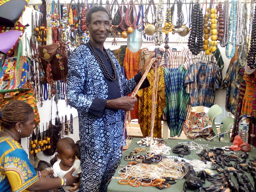 Mercadillo. Diseño artesanal de Ghana en&nbsp;Malabo