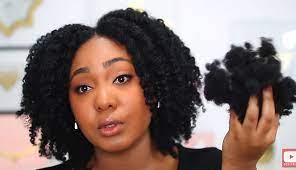 Hoy vengo a explicaros la razón de la caída de esos pelos que veis, cuando os peináis, quitáis las trenzas o  extensiones. A 