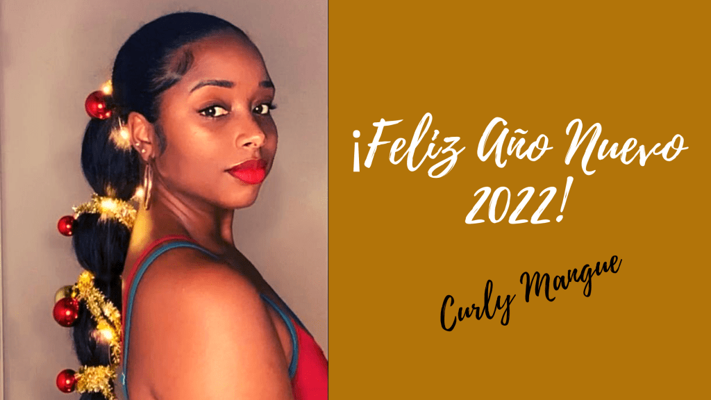 Hola, Curly. Otra vez es año nuevo. Bueno aunque este año toca un look mascarilla. No por eso tenemos que dejar de arreglarnos para la fiesta. Por supuesto la salud es lo primero. Pero si has hecho todo lo que debes para cuidar a los tuyos y a ti misma. Es momento de ponerte manos a la obra, para hacerte ese peinado que llevas esperando lucir todo el año. Pero, ¿qué me hago? Te estarás preguntado. No te preocupes. Aquí está Curly Mangue para darte unas estupendas ideas. Solo échale un vistazo alas fotos de abajo.