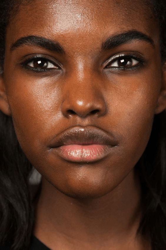 ¿Es normal tener poros en la&nbsp;piel?